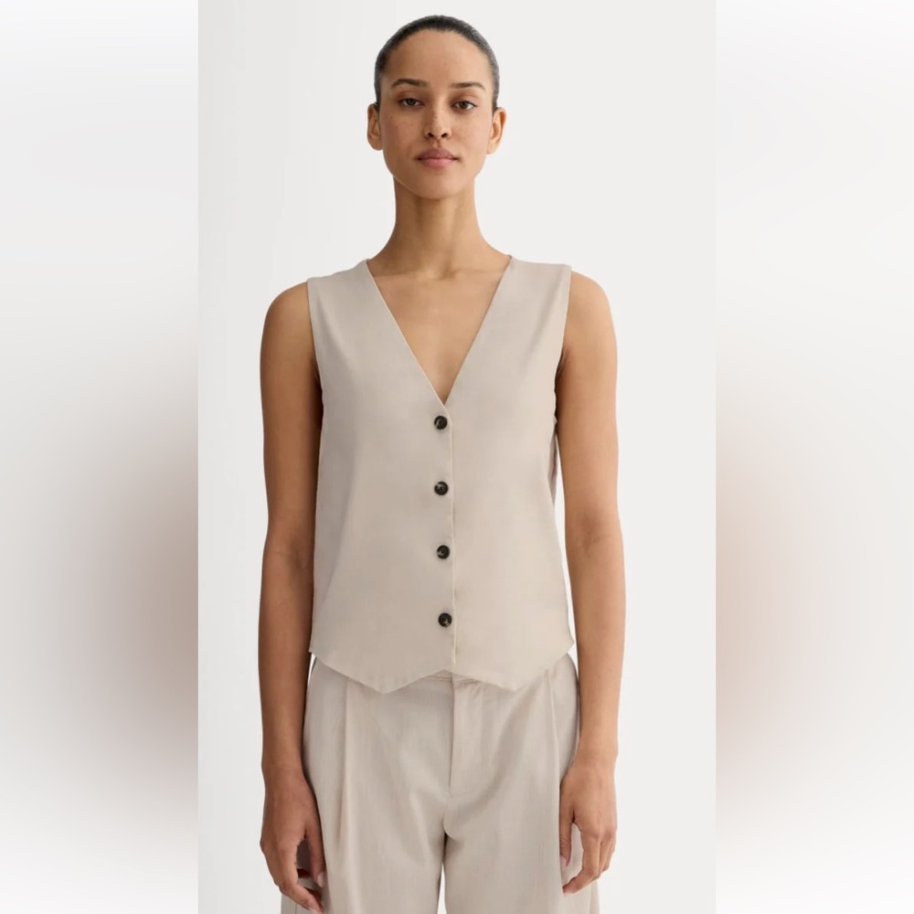 EVERLANE THE VEST IN STRETCH LINEN